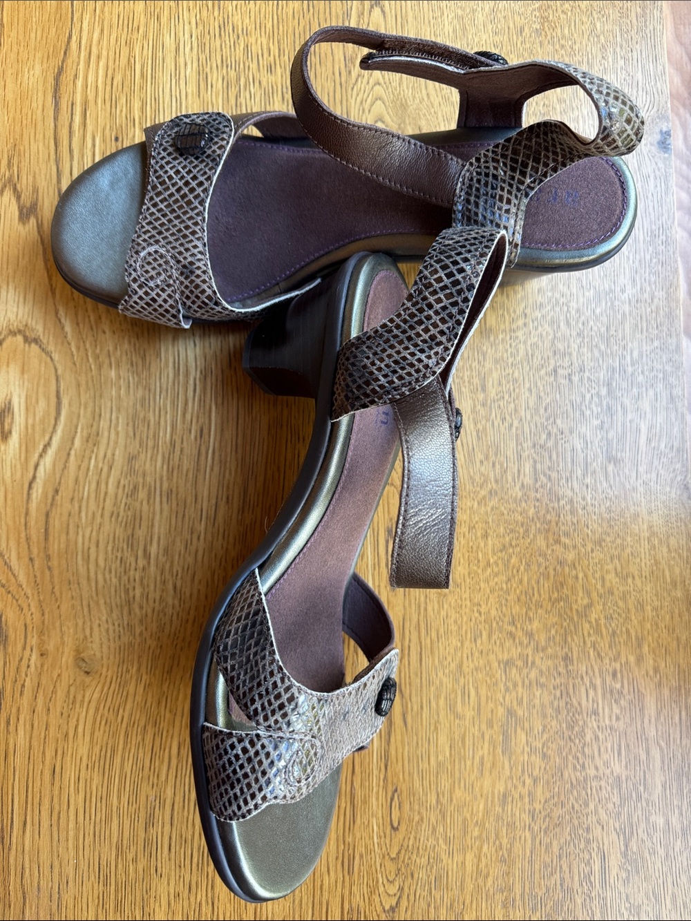 Barely Worn! Aravon by New Balance Slingback Sandal with Low Block Heel